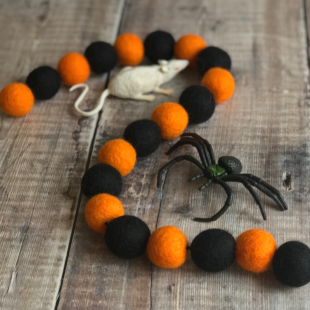 Stone and Co Felt Ball Pom Halloween Garland in Orange and Black - stoneandcoshop